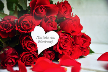 Obraz na płótnie Canvas Grußkarte - rote Rosen - Valentinstag 