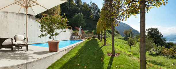 modern house with pool © alexandre zveiger