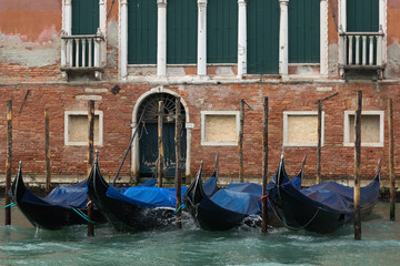 Obraz na płótnie Canvas parked gondolas on a Venetian canal