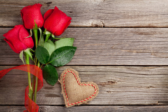 Red roses and Valentine's day heart