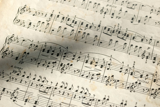 Altes, vergilbtes Notenblatt f&uuml;r Piano