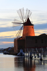 mulino a vento saline di marsala