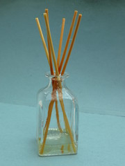 Fragrance diffuser with sticks