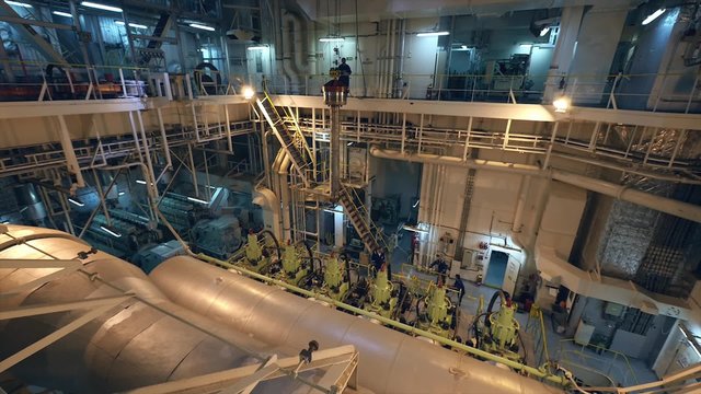 Shifting of main engine piston across engine room time lapse