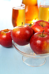 Apple juice and fresh red apples
