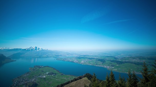 スイスのリギ山からの大パノラマと湖と空のタイムラプス