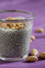 Pudding graines de chia lait de coco et amandes grillées