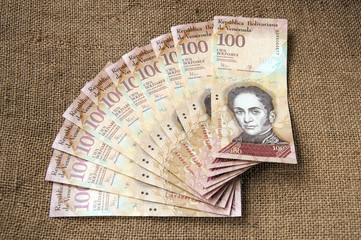 100 Venezuelan bolivares bank note