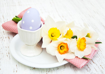 Obraz na płótnie Canvas Easter egg in a cup