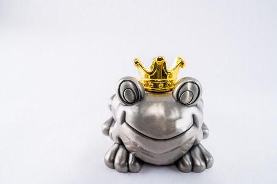 Happy frog valentine prince with golden crown.