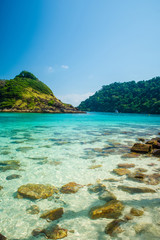 Fototapeta premium Beautiful clear green turquoise water and rocks with blue sky an
