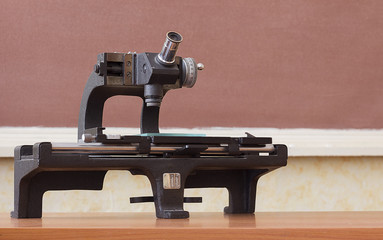 old microscope for teaching