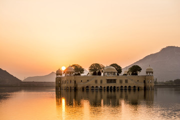 Obraz premium Jal Mahal, Jaipur, India in the morning.