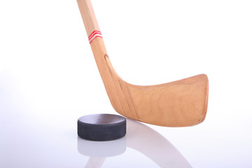 Fototapeta premium Hockey stick and puck on reflective surface