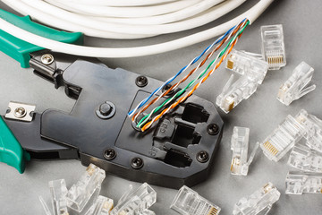 Crimper and network cable