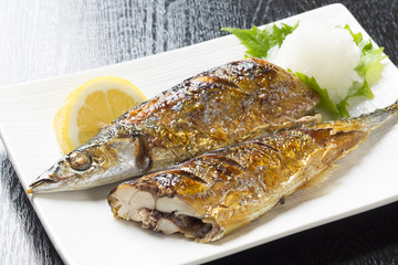 秋刀魚の塩焼き