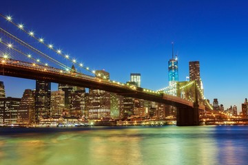 Fototapeta na wymiar NIGHT NEW YORK Brooklyn Bridge river NYC