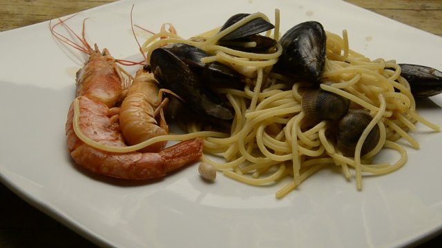 Spaghetti allo scoglio Cucina italiana Gastronom&iacute;a de Italia Italialainen keitti&ouml; イタリア料理 Olasz gasztron&oacute;mia Kuchnia włoska Итальянская кухня อาหารอิตาลี Italienska k&ouml;ket مطبخ إيطالي 