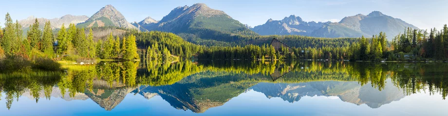 Foto op Plexiglas Tatra Hoge resolutiepanorama van het meer in Strbske Pleso, Hoge Tatra, Slowakije