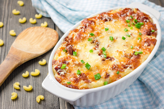 Bacon lovers' mac and cheese in baking dish