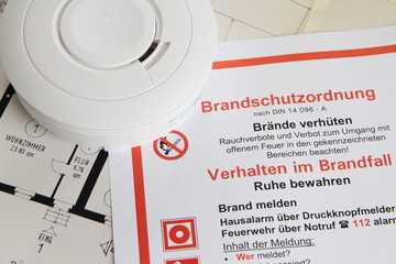 Brandschutzverordnung mit Plan und Rauchmelder