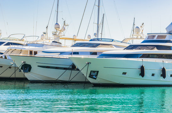 Luxus Motorboote Yachten Modern Yachthafen