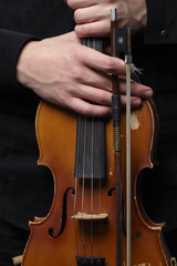 playing the violin close-up