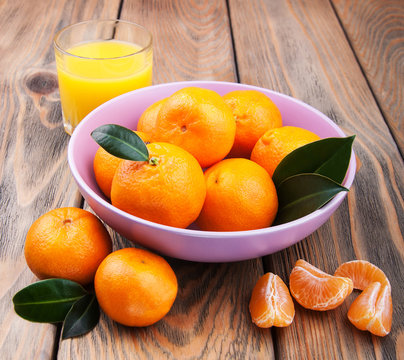 Fresh citrus juice and tangerines