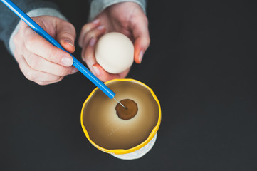 Decorating an Easter egg with wax