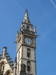 Uhrenturm des alten Postamts im neogotischem Stil , nach den Plänen der Architekten Louis Cloquet und Stephan (Etienne) Mortie, Korenmarkt, Gent, Flandern, Belgien, Europa