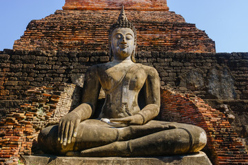 Fototapeta premium SUKHOTHAI, THAILAND - January 3, 2016: Ancient Buddha Statue at Sukhothai historical park, Mahathat Temple, Thailand.