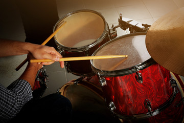 Obraz premium Musician playing the drums closeup