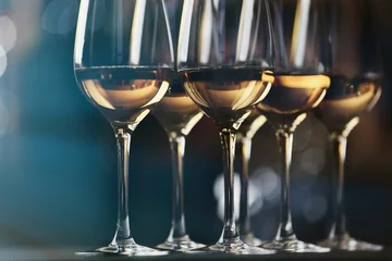 Keuken foto achterwand Wijn Glasses with white wine on blurred background