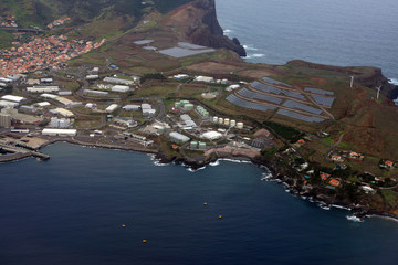 Blick auf Canical beim Landeanflug auf Madeira