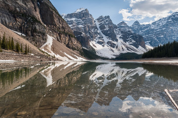 Plakat Valley of Ten Peaks glaciers reflecting on Moraine Lake, Banff, Alberta