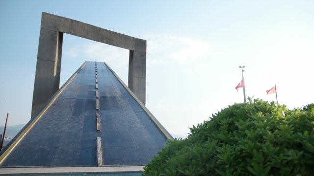 İzmir Karsiyaka human rights statue