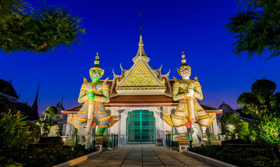 Guardian Giant of Wat Arun (Wat Chang) at Night, Symbol of Bangkok, Thailand