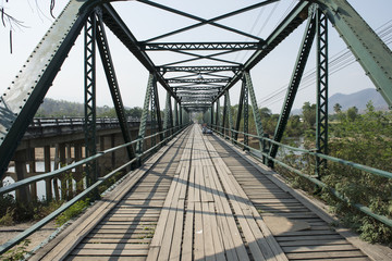 Antiguo puente japonés de hierro. Pai, Tailandia 