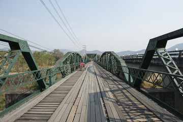 Fototapeta na wymiar Antiguo puente japonés de hierro. Pai, Tailandia 