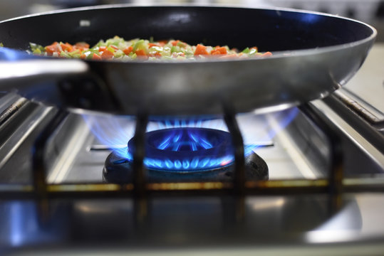 gas cucina a gas fiamma cuocere cucinare verdure