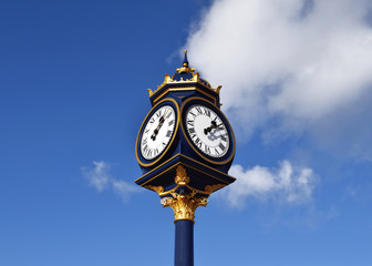 Fototapeta na wymiar The big watch in Birmingham city center