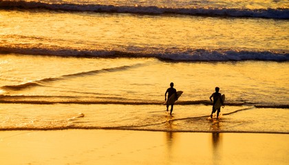 Fototapeta na wymiar GOLDEN HOUR FOR SURFING