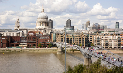 Fototapeta na wymiar Panorama di Londra e del Tamigi