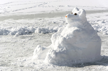 Naklejka premium Snow bear sculpture on Lake Balaton, Hungary