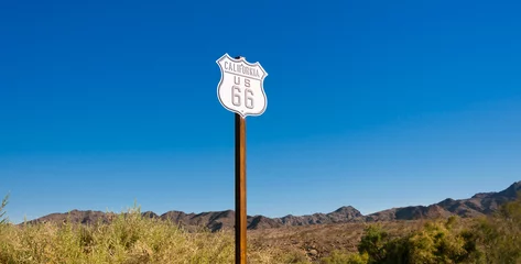 Fotobehang Scenic view of historic Route 66 sign © Fokussiert