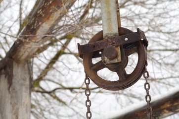 Wheel for well water with rust chain.