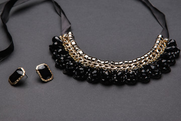Necklace  and earrings with black stones © blackday