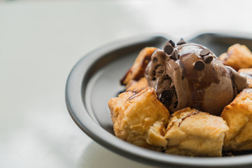 chocolate ice-cream toast