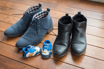 Mains Papa Maman Chaussons Bebe Wall Mural Wallpaper Murals Tydav Photos