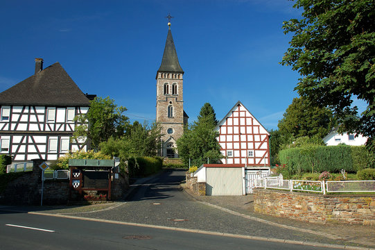 Wilnsdorf alter Ortskern mit Kirche